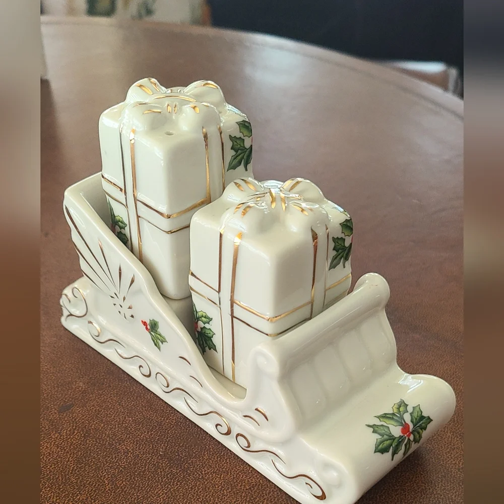 Sleigh salt and pepper set with original box